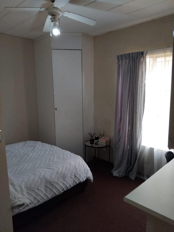 To Let 1 Bedroom Property for Rent in Kannoniers Park North West